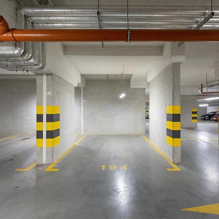 One Bedroom Apartment Nadodrze With Free Garage Wroclaw By Noclegi Renters Luaran gambar