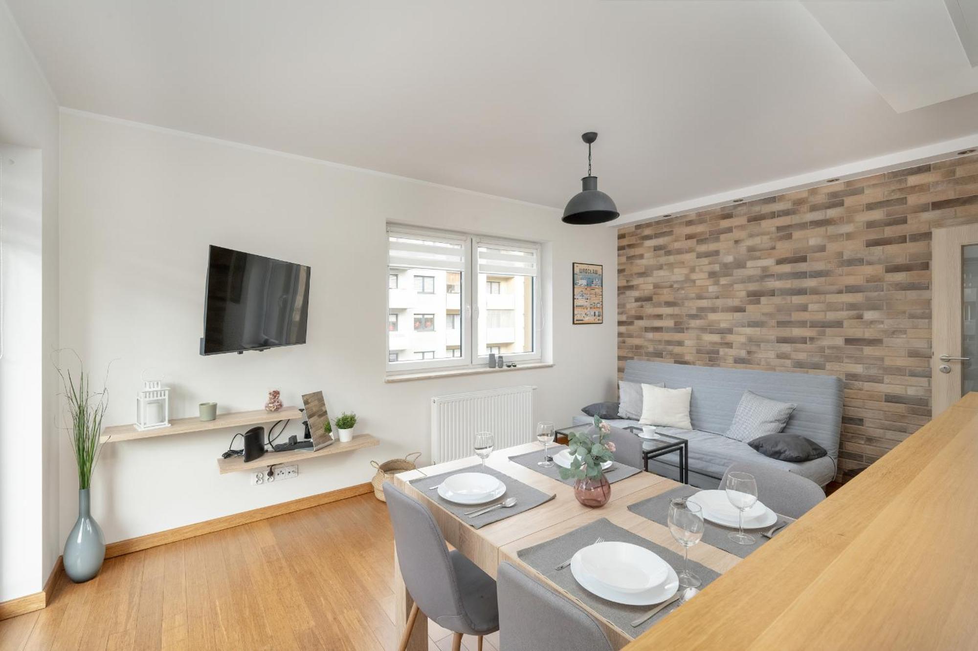 One Bedroom Apartment Nadodrze With Free Garage Wroclaw By Noclegi Renters Luaran gambar